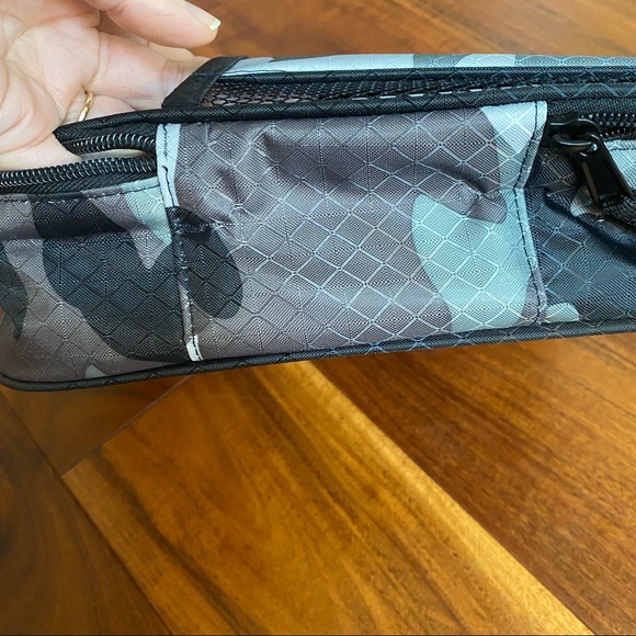 NWOT Child’s, Thirty-One Green Camo Print Insulated Zipper Lunch Bag - Picture 10 of 16